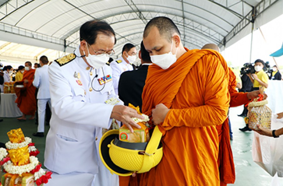 กระทรวงการคลัง ร่วมพิธีทำบุญตักบาตรและถวายสัตย์ปฏิญาณ