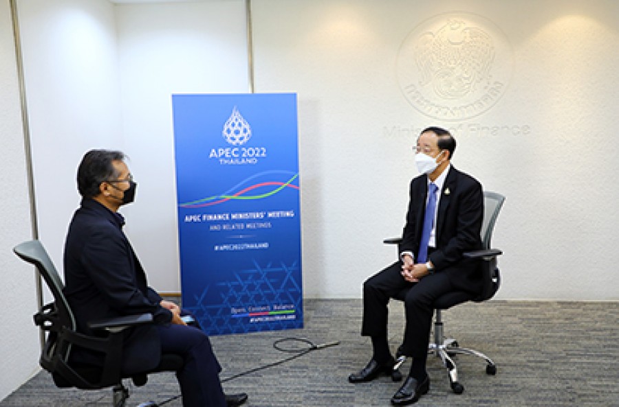 รมว.คลัง ให้สัมภาษณ์พิเศษในรายการ เรื่องง่ายใกล้ตัว