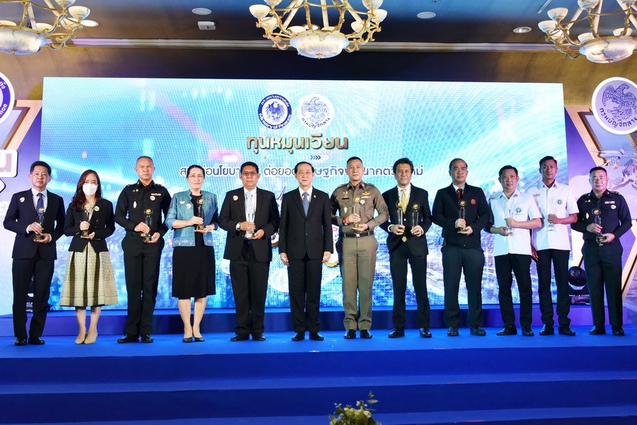 พิธีมอบรางวัลทุนหมุนเวียนดีเด่น ประจำปี 2564