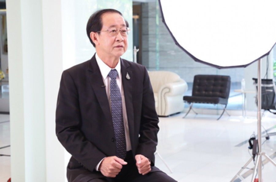 รมว.คลัง ให้สัมภาษณ์บันทึกเทปเพื่อจัดทำวิดิโอประชาสัมพันธ์การประชุมรัฐมนตรีว่าการกระทรวงการคลังเอเปค