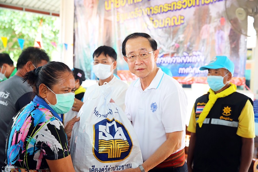 ธ.ก.ส. มอบถุงยังชีพให้เกษตรกรผู้ประสบอุทกภัย จ.ศรีสะเกษ และ จ.อุบลราชธานี