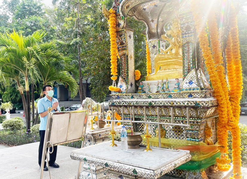 สักการะสิ่งศักดิ์สิทธิ์ประจำกระทรวงการคลัง