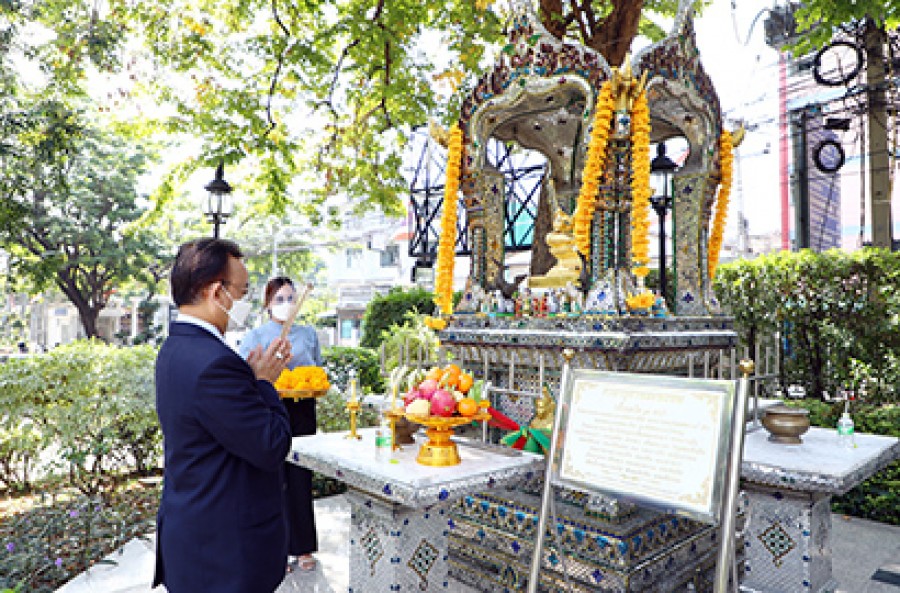 สักการะสิ่งศักดิ์สิทธิ์ประจำกระทรวงการคลัง