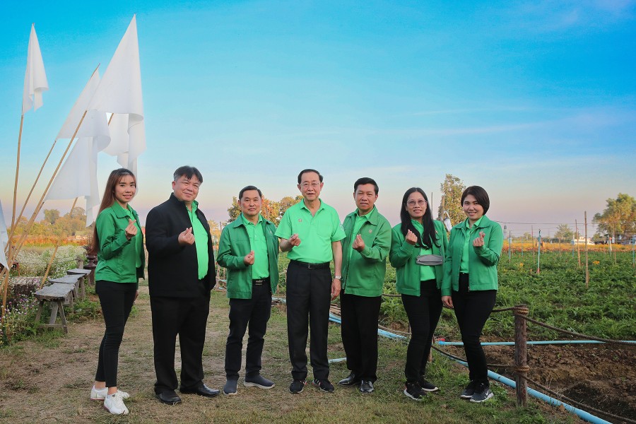 เยี่ยมชมงานกลุ่มวิสาหกิจชุมชนผลิตดอกไม้เหมืองแก้ว จ.เชียงใหม่