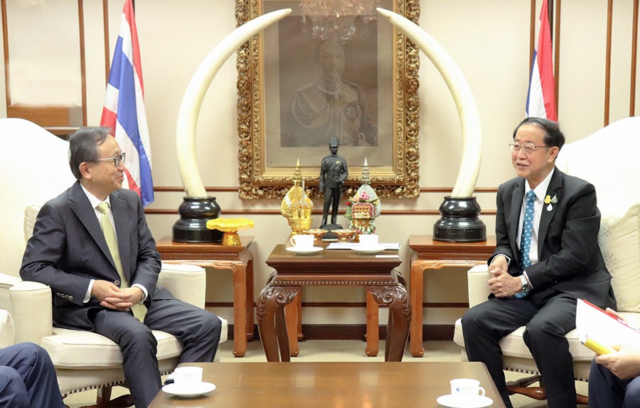 ให้การต้อนรับกรรมการผู้จัดการใหญ่และประธานเจ้าหน้าที่บริหารของกลุ่มผู้ถือหุ้นใหญ่ของธนาคารกรุงศรีอยุธยา จำกัด (มหาชน)