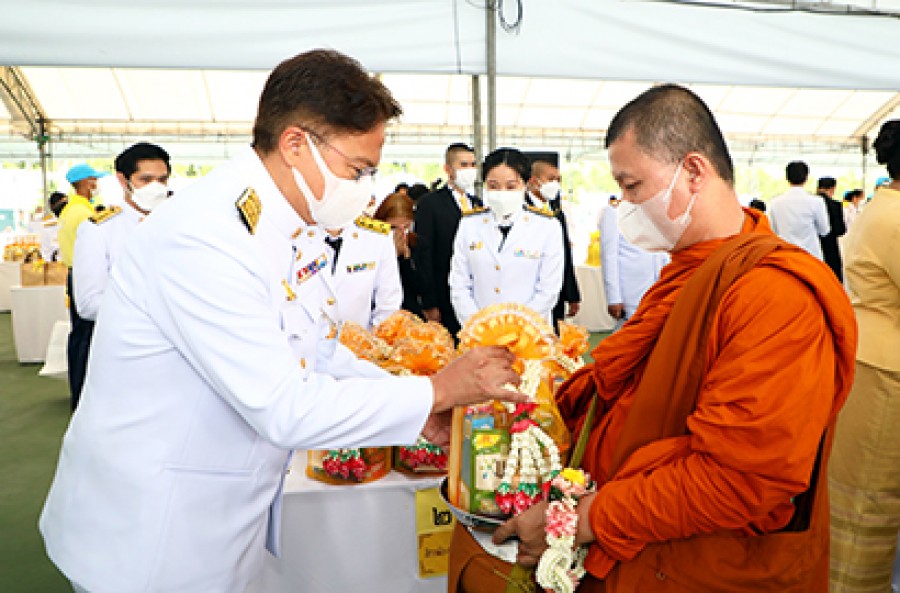กระทรวงการคลัง ร่วมพิธีทำบุญตักบาตร วันคล้ายวันพระบรมราชสมภพ พระบาทสมเด็จพระบรมชนกาธิเบ ศร มหาภูมิพลอดุลยเดชมหาราช บรมนาถบพิตร