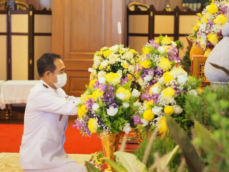กระทรวงการคลัง ร่วมลงนามถวายพระพร พระบาทสมเด็จพระเจ้าอยู่หัว และสมเด็จพระนางเจ้าฯ พระบรมราชินี เนื่องในโอกาสวันขึ้นปีใหม่ พุทธศักราช 2566