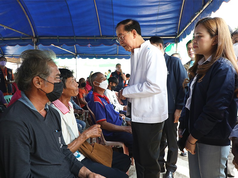 รมว.คลัง ลงพื้นที่ตรวจเยี่ยมการดำเนินการยืนยันตัวตนและการยื่นอุทธรณ์ของผู้ลงทะเบียนโครงการลงทะเบียนเพื่อสวัสดิการแห่งรัฐ ปี 2565 ณ ศาลาประชาคมบ้านทางโค้ง จังหวัดศรีสะเกษ