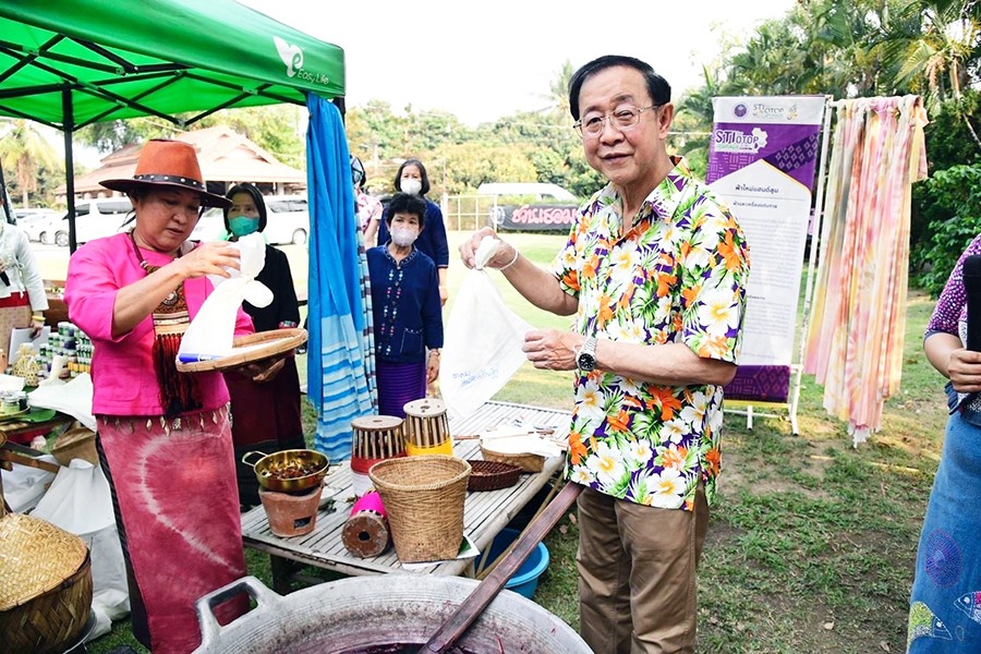 เยี่ยมชมงานวิสาหกิจชุมชนท่องเที่ยวอุตสาหกรรมสร้างสรรค์ออนใต้ จ.เชียงใหม่