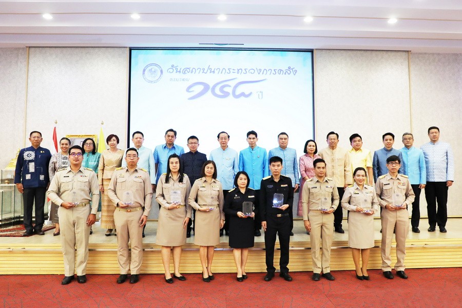 พิธีมอบโล่ผู้ประพฤติชอบด้วยความซื่อสัตย์-สุจริต ประจำปีงบประมาณ พ.ศ. 2566 ของหน่วยงานในสังกัดกระทรวงการคลัง