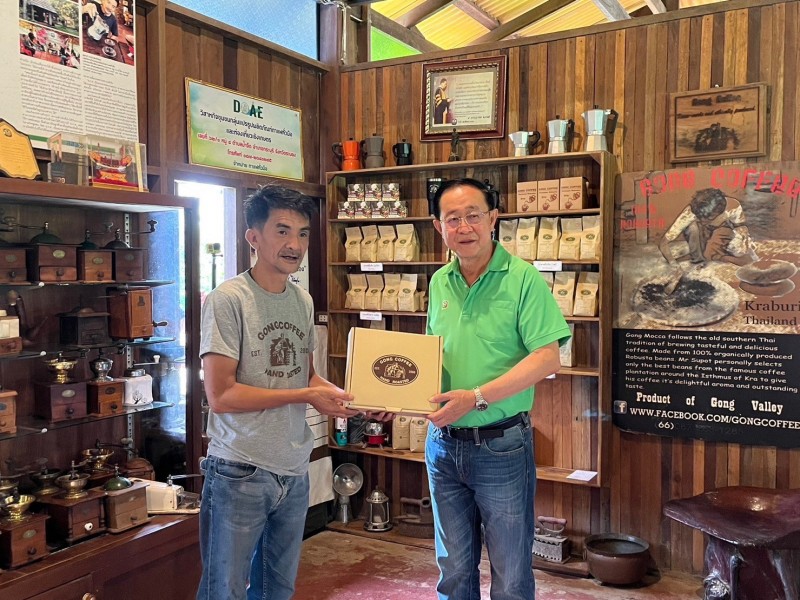 รมว. คลังเยี่ยมชมงานก้องกาแฟและก้องวัลเลย์ จังหวัดระนอง