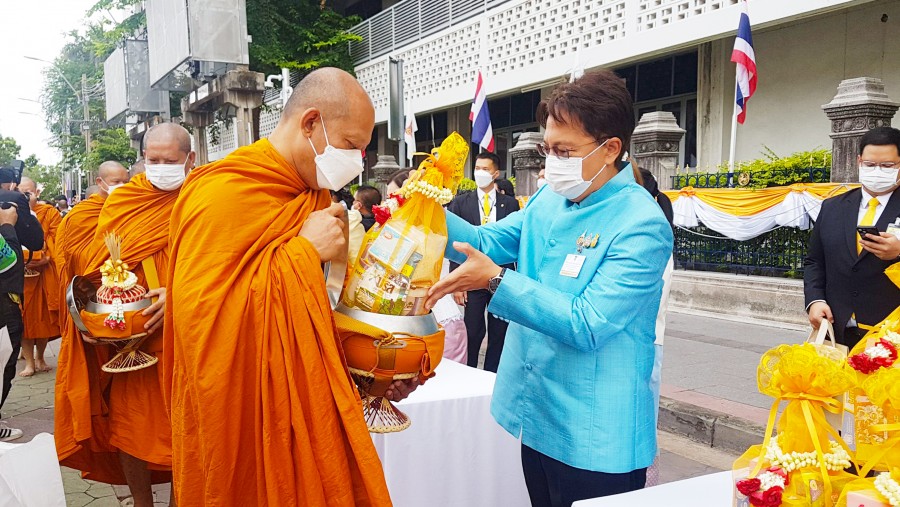 พิธีทำบุญตักบาตรถวายพระกุศล งานฉลองพระชนมายุ 8 รอบ สมเด็จพระอริยวงศาคตญาณ สมเด็จพระสังฆราช สกลมหาสังฆปริณายก