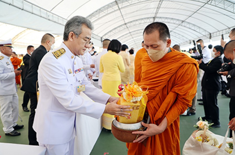 กระทรวงการคลัง ร่วมพิธีทำบุญตักบาตรเพื่อถวายเป็นพระราชกุศล เนื่องในโอกาสวันเฉลิมพระชนมพรรษาพระบาทสมเด็จพระเจ้าอยู่หัว ประจำปี 2566
