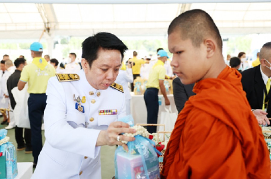 พิธีทำบุญตักบาตร เนื่องในโอกาสวันมหามงคลเฉลิมพระชนมพรรษา 12 สิงหาคม 2566