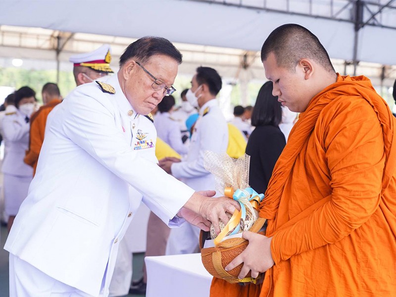 รมช.คลัง ร่วมพิธีทำบุญตักบาตรเพื่อถวายเป็นพระราชกุศล เนื่องในโอกาสวันเฉลิมพระชนมพรรษา 12 สิงหาคม 2566