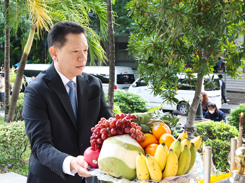 ปลัดกระทรวงการคลัง สักการะสิ่งศักดิ์สิทธิ์ประจำกระทรวงการคลัง