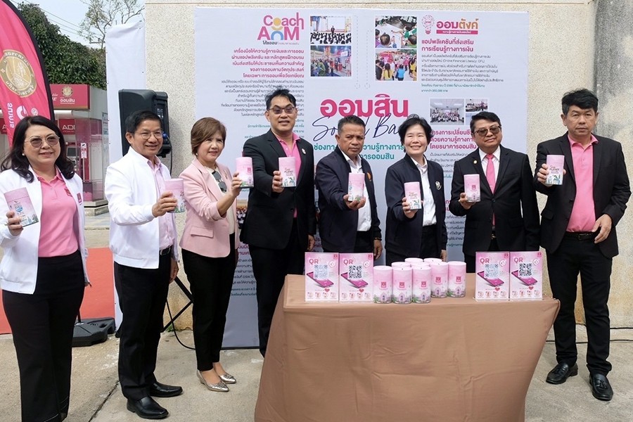 ตรวจเยี่ยมการจัดกิจกรรมโครงการเฉลิมพระเกียรติ เนื่องในวันนวมินทรมหาราช และมาตรการแก้ไขหนี้ตามนโยบายรัฐบาลเพื่อลูกหนี้รายย่อยธนาคารออมสิน จ.ชุมพร