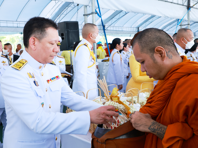 กระทรวงการคลัง ร่วมพิธีสวดพระพุทธมนต์และพิธีทำบุญตักบาตรถวายพระราชกุศล เนื่องในวันคล้ายวันพระบรมราชสมภพ พระบาทสมเด็จพระบรมชนกาธิเบศร มหาภูมิพลอดุลยเดชมหาราช บรมนาถบพิตร