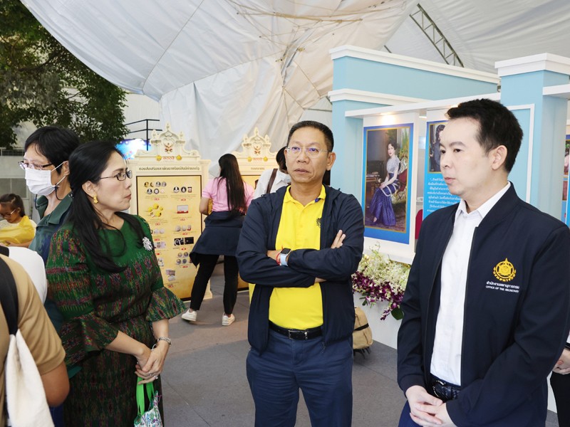 ตรวจเยี่ยมบูธกระทรวงการคลังในงานกาชาดประจำปี 2566