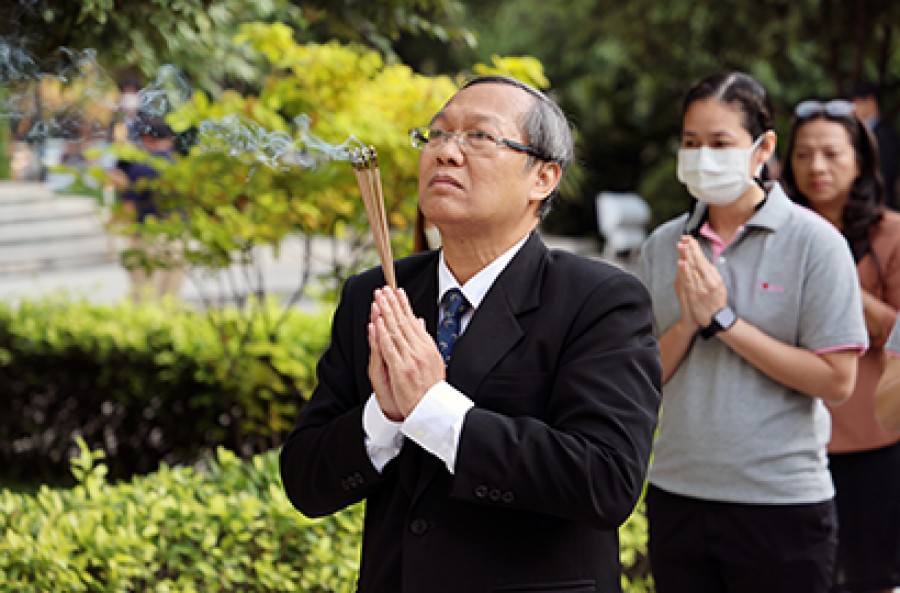 ผู้ตรวจราชการกระทรวงการคลัง สักการะสิ่งศักดิ์สิทธิ์ประจำกระทรวงการคลัง