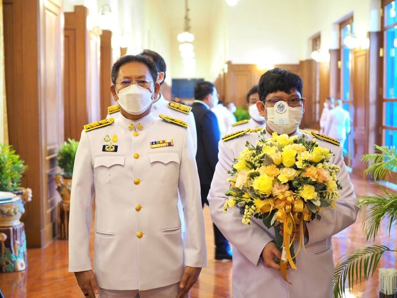 กระทรวงการคลัง ร่วมลงนามถวายพระพร พระบาทสมเด็จพระเจ้าอยู่หัว และสมเด็จพระนางเจ้าฯ พระบรมราชินี เนื่องในโอกาสวันขึ้นปีใหม่ พุทธศักราช 2567