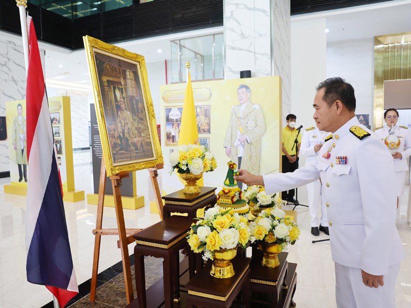 ผู้บริหารกระทรวงการคลัง ร่วมพิธีลงนามถวายพระพรชัยมงคล พระบาทสมเด็จพระเจ้าอยู่หัว เนื่องในโอกาสวันฉัตรมงคล