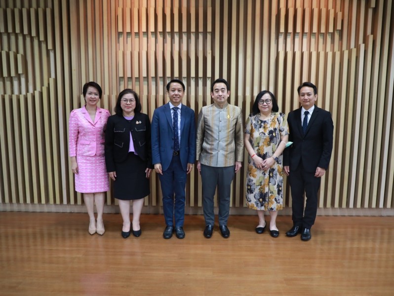 ตรวจเยี่ยมและมอบนโยบาย สคร.