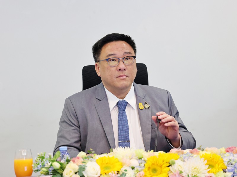 ตรวจเยี่ยมพร้อมมอบนโยบายให้ผู้บริหารกรมสรรพากร