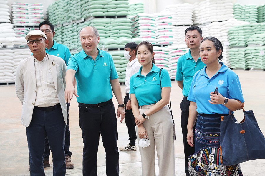 คณะผู้บริหารกระทรวงการคลัง พร้อมผู้บริหาร Exim Bank  และสื่อมวลชนสายเศรษฐกิจ เข้าเยี่ยมชมการดำเนินงาน ของ Betagro (LAO) Feedmill