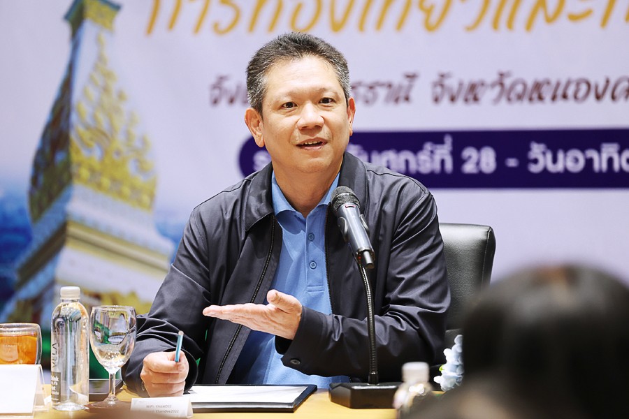 รับฟังการบรรยายภาพรวมเศรษฐกิจ จาก คบจ. นครพนม