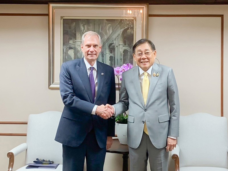 รมว.คลัง ให้การต้อนรับนายโรเบิร์ต เอฟ. โกเดค