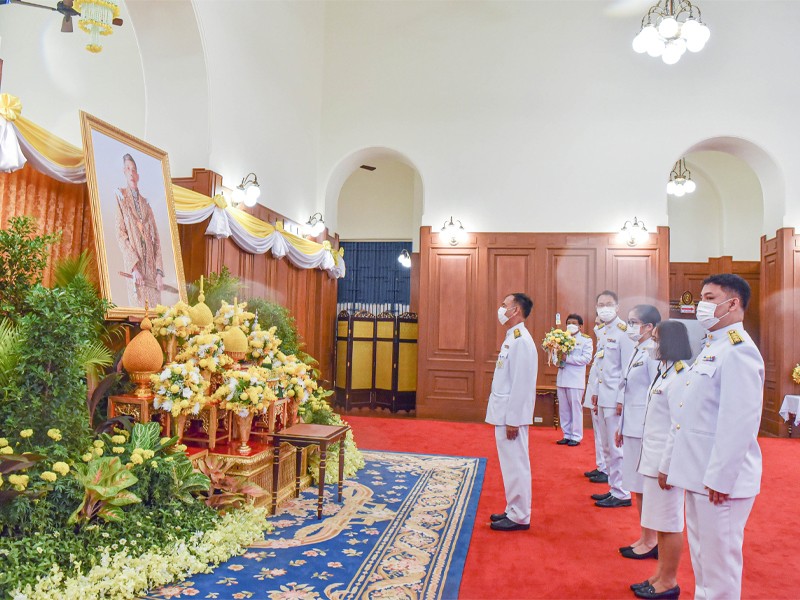 รองปลัดกระทรวงการคลัง ร่วมลงนามถวายพระพร เนื่องในโอกาสพระราชพิธีมหามงคลเฉลิมพระชนมพรรษา 6 รอบ