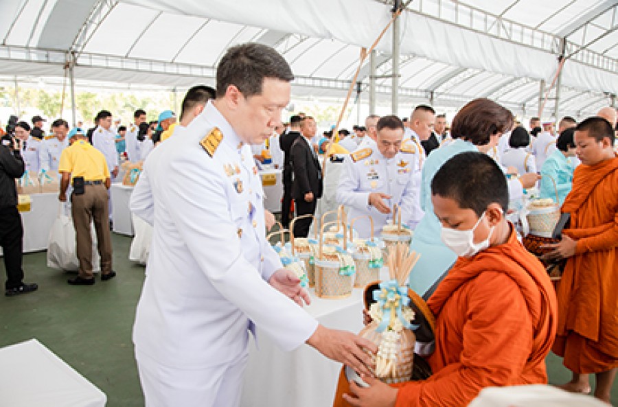 ผู้ตรวจราชการกระทรวงการคลัง ร่วมพิธีเจริญพระพุทธมนต์และทำบุญตักบาตรถวายพระราชกุศลเนื่องในโอกาสวันเฉลิมพระชนมพรรษาสมเด็จพระนางเจ้าสิริกิติ์ พระบรมราชินีนาถ พระบรมราชชนนีพันปีหลวง