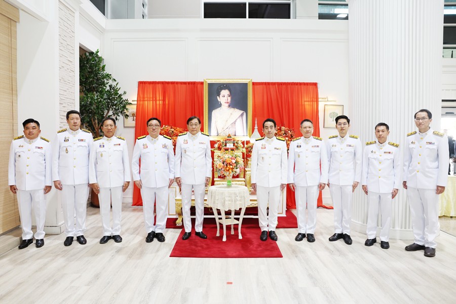 กระทรวงการคลัง นำแจกันดอกไม้ถวาย และลงนามถวายพระพร หน้าพระรูป สมเด็จพระเจ้าน้องนางเธอ เจ้าฟ้าจุฬาภรณวลัยลักษณ์ อัครราชกุมารี กรมพระศรีสวางควัฒน วรขัตติยราชนารี