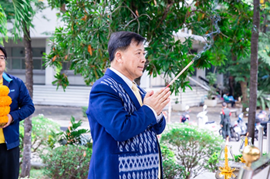 ผู้ช่วยรัฐมนตรีประจำกระทรวงการคลัง เข้าสักการะสิ่งศักดิ์สิทธิ์ประจำกระทรวงการคลัง