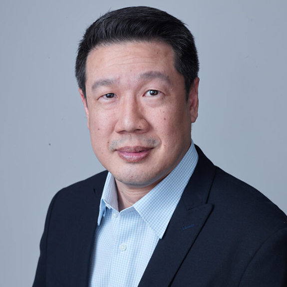 นายธีรลักษ์ แสงสนิท