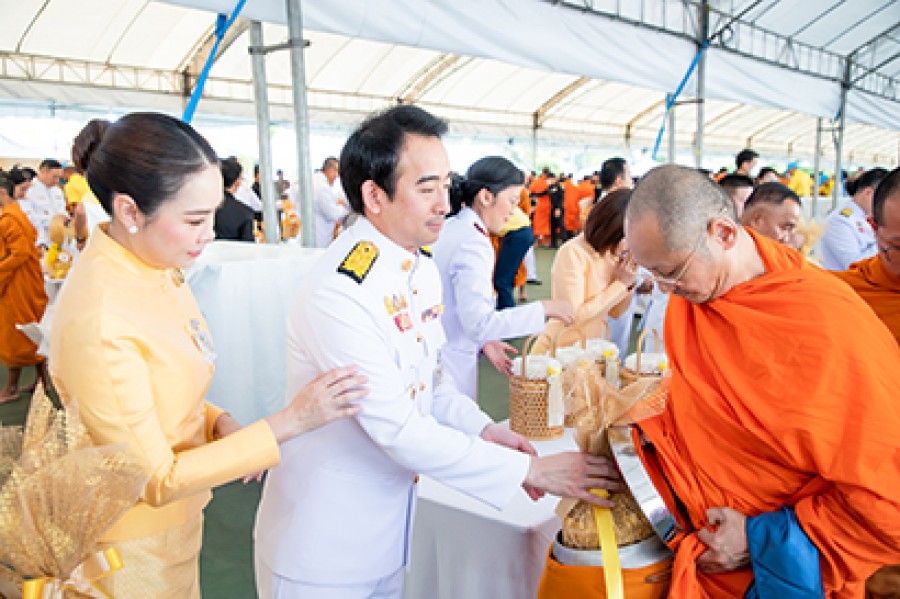 รมช.คลัง ร่วมพิธีเจริญพระพุทธมนต์และทำบุญตักบาตรถวายพระราชกุศลเนื่องในวันคล้ายวันพระราชสมภพพระบาทสมเด็จพระบรมชนกาธิเบศร มหาภูมิพลอดุลยเดชมหาราช บรมนาถบพิตร วันชาติ และวันพ่อแห่งชาติ 5 ธันวาคม 2567