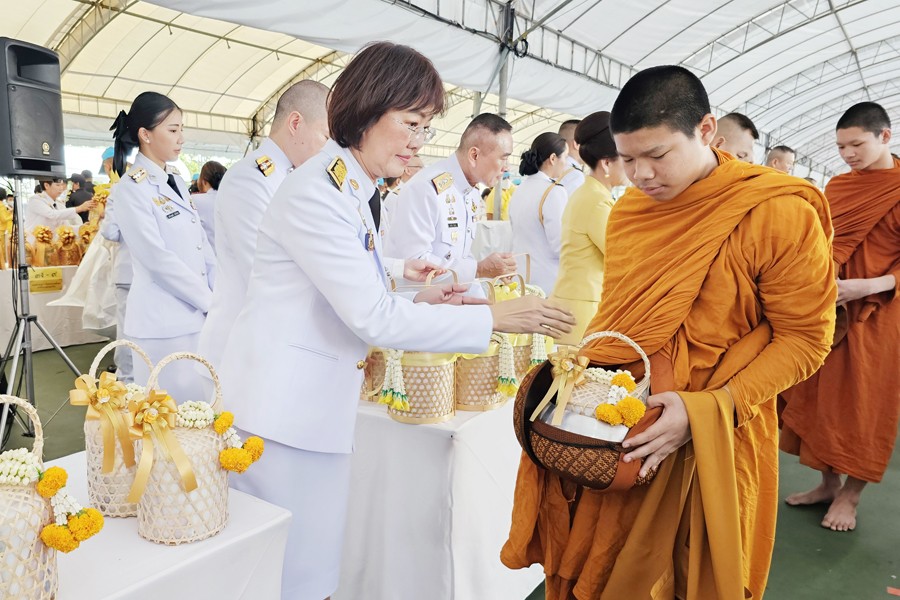 กระทรวงการคลัง ร่วมพิธีเจริญพระพุทธมนต์และพิธีทำบุญตักบาตรถวายพระราชกุศล เนื่องในวันคล้ายวันพระบรมราชสมภพ พระบาทสมเด็จพระบรมชนกาธิเบศร มหาภูมิพลอดุลยเดชมหาราช บรมนาถบพิตร วันชาติ และวันพ่อแห่งชาติ 5 ธันวาคม 2567
