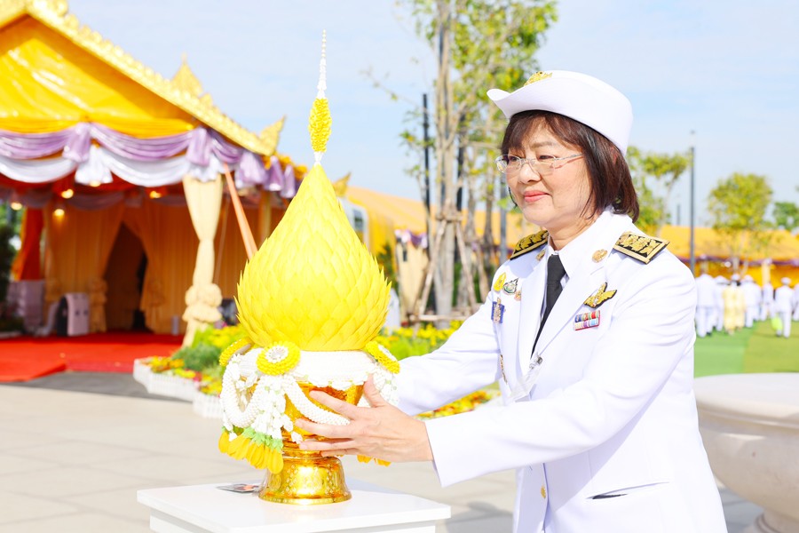 กระทรวงการคลัง ร่วมวางพานพุ่มดอกไม้ถวายราชสักการะ 5 ธันวาคม 2567