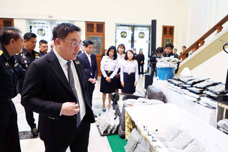 แถลงข่าว “กรมศุลกากรแถลงผลการจับกุมสินค้าผิดกฎหมายในช่วง 4 เดือนแรกของปีงบประมาณ 2568 มูลค่ากว่า  780 ล้านบาท”