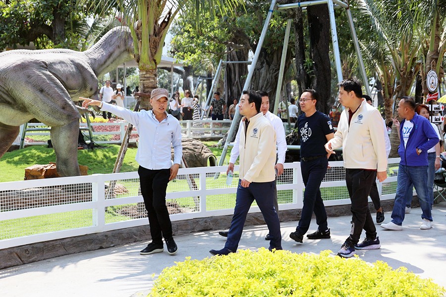 ลงพื้นที่ตรวจเยี่ยมชมกิจการผู้ประกอบการเอสเอ็มอีพื้นที่ จ.ชลบุรี