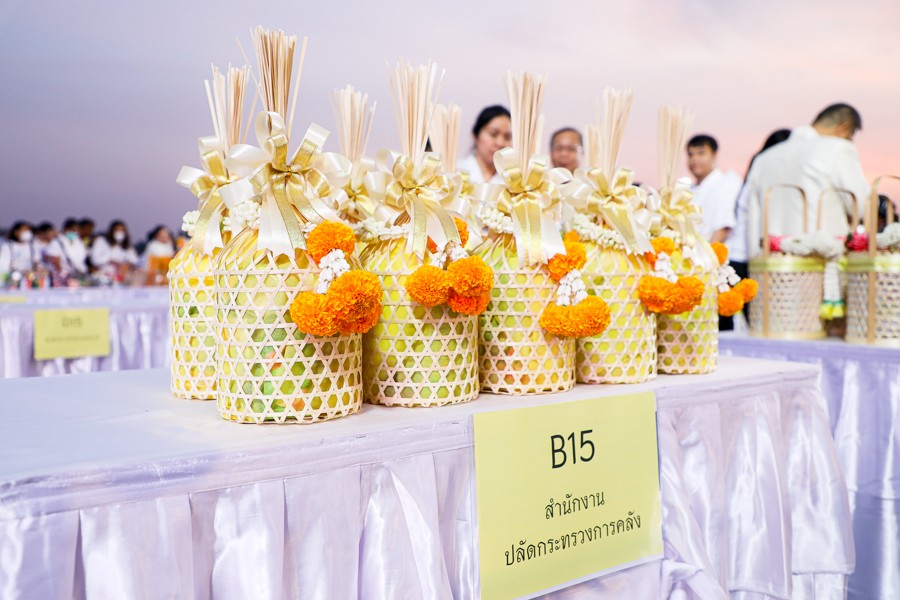 กระทรวงการคลัง ร่วมพิธีเจริญพระพุทธมนต์และพิธีทำบุญตักบาตร เนื่องในวันมาฆบูชา พุทธศักราช 2568