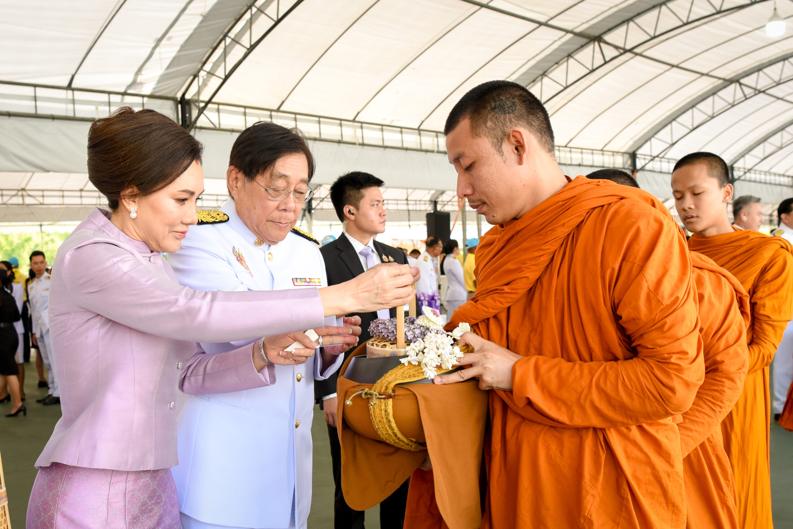 กระทรวงการคลัง ร่วมพิธีทำบุญตักบาตรถวายพระราชกุศล เนื่องในวันเฉลิมพระชนมพรรษา สมเด็จพระนางเจ้าฯ พระบรมราชินี ประจำปี2568
