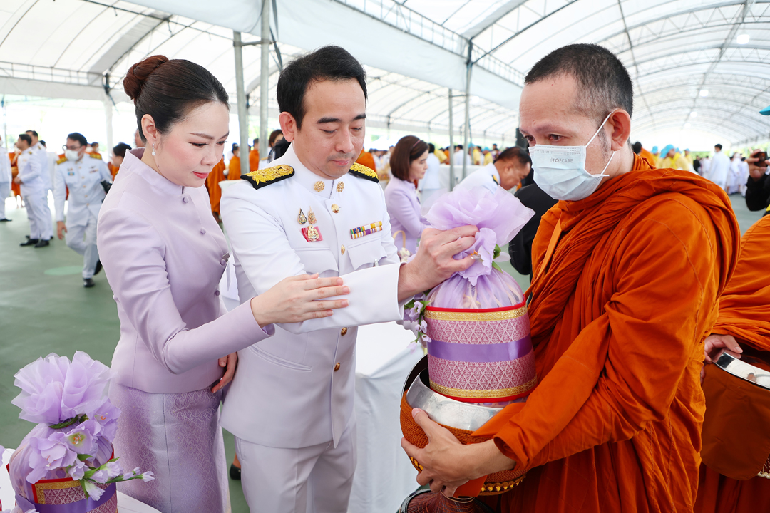 รมช.คลัง ร่วมพิธีทำบุญตักบาตรเพื่อถวายเป็นพระราชกุศล สมเด็จพระนางเจ้าสุทิดา พัชรสุธาพิมลลักษณ พระบรมราชินี