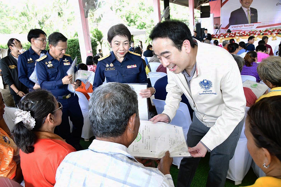 พิธีมอบสัญญาเช่าที่ราชพัสดุ ประจำปีงบประมาณ พ.ศ. 2568 ภายใต้โครงการธนารักษ์เอื้อราษฎร์ “สัญญาเช่าที่ดิน พลิกชีวิตประชาชน” จ.ร้อยเอ็ด