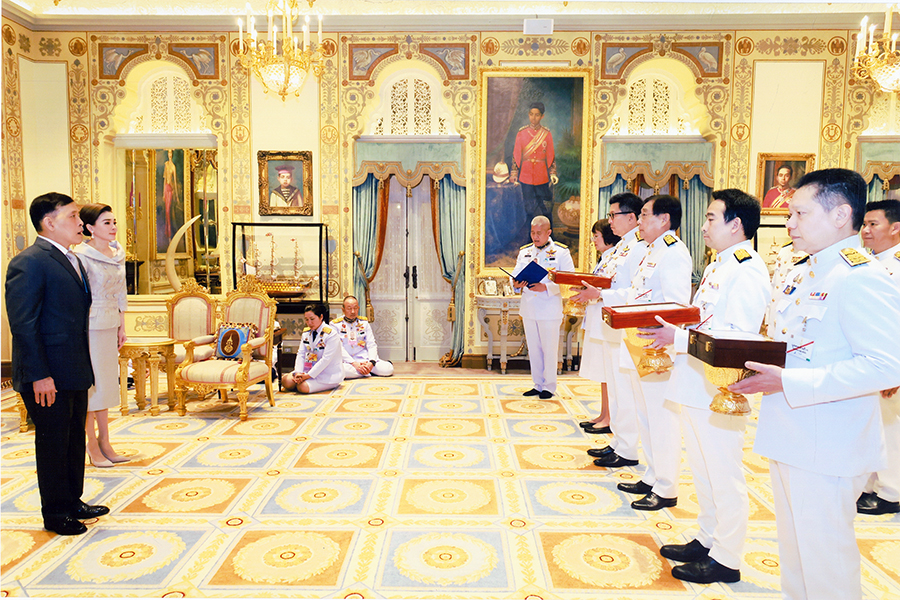 ถวายถวายเหรียญกษาปณ์ที่ระลึก พระราชพิธีสมมงคลพระชนมายุเท่าพระบาทสมเด็จพระพุทธยอดฟ้าจุฬาโลกมหาราช 14 มกราคม 2568