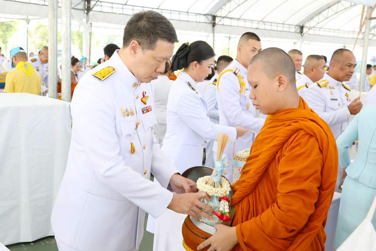 รองปลัดกระทรวงการคลัง ร่วมพิธีเจริญพระพุทธมนต์และทำบุญตักบาตรเพื่อถวายเป็นพระราชกุศล เนื่องในโอกาสวันเฉลิมพระชนมพรรษา 12 สิงหาคม 2568