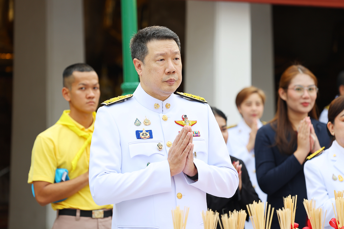 กระทรวงการคลัง ร่วมพิธีทำบุญตักบาตรถวายพระราชกุศล เนื่องในโอกาสวันคล้ายวันพระบรมราชสมภพครบ 100 ปี