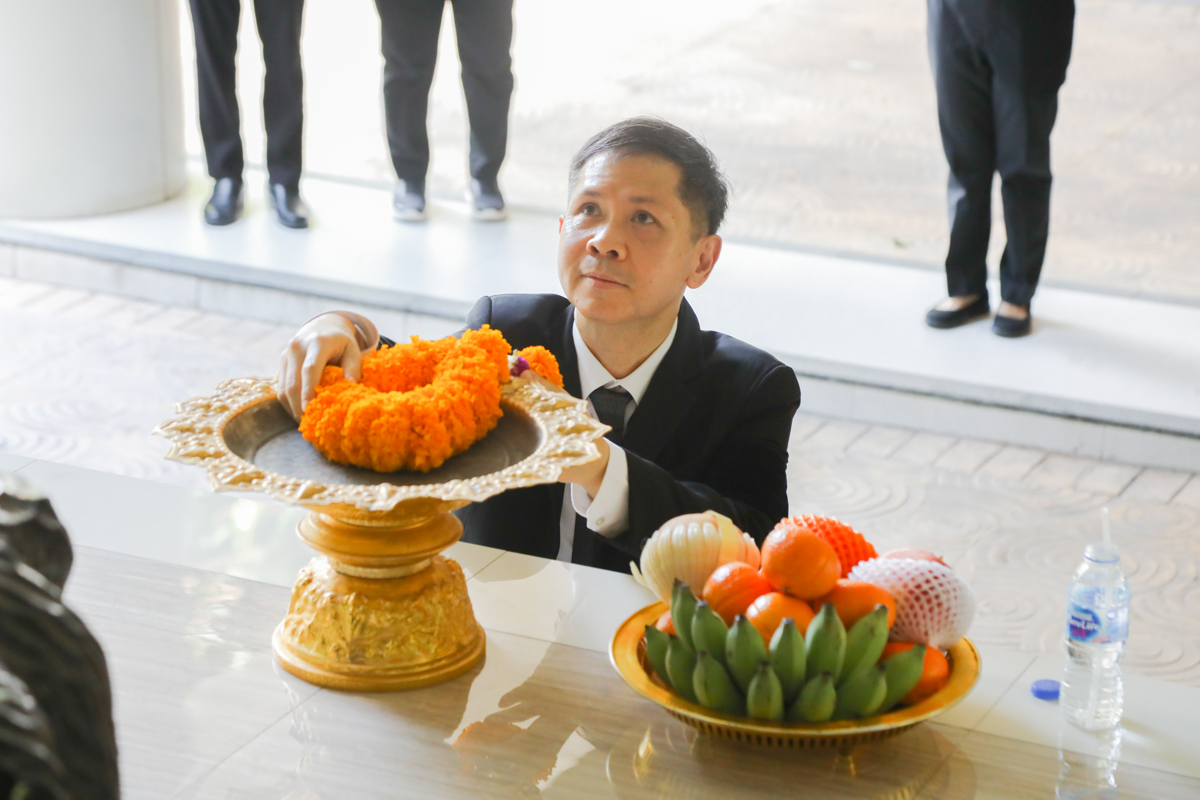 ผู้ตรวจราชการกระทรวงการคลัง สักการะสิ่งศักดิ์สิทธิ์ประจำกระทรวงการคลัง