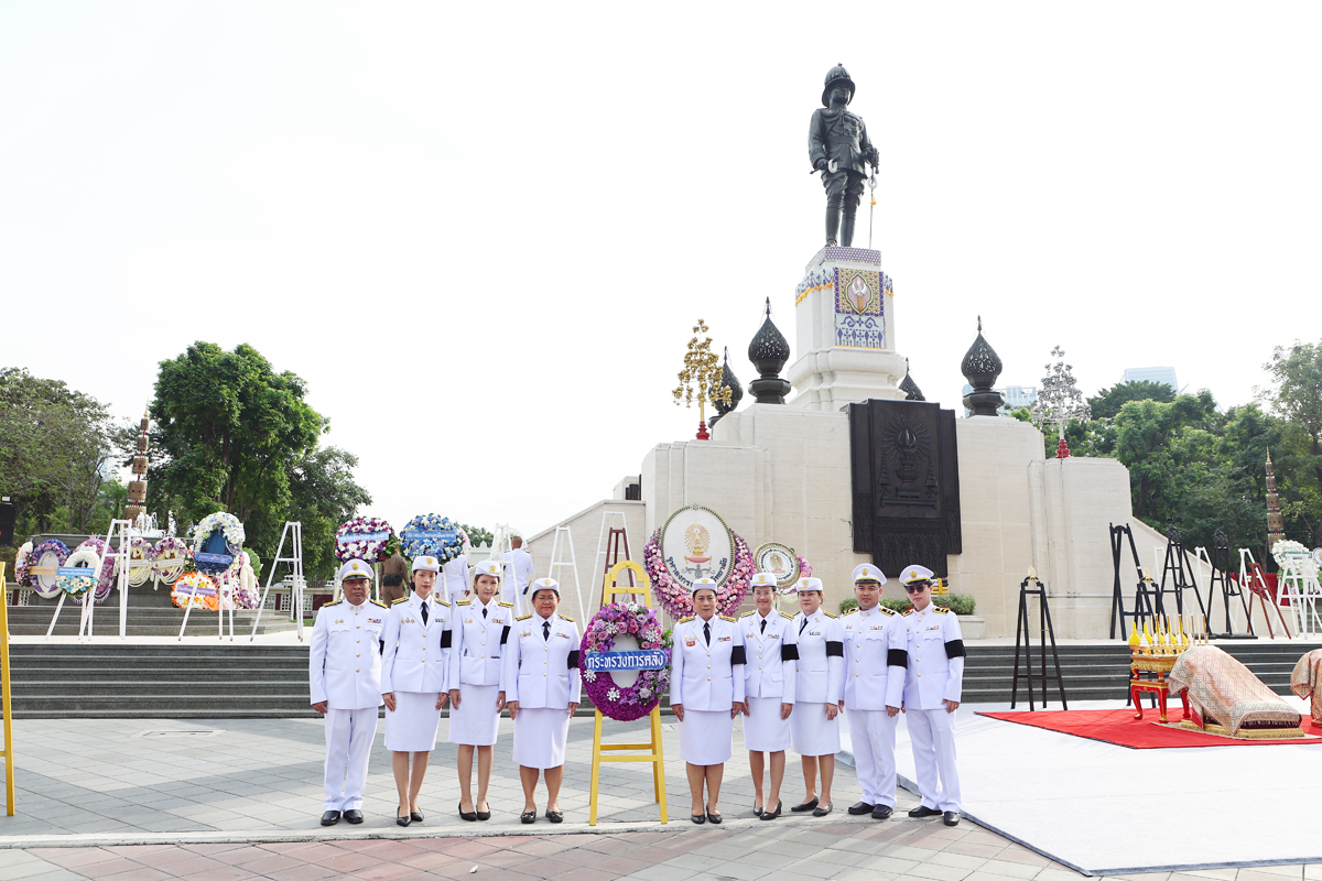 กระทรวงการคลัง ร่วมงานถวายบังคมพระบรมราชานุสรณ์ พระบาทสมเด็จพระมงกุฎเกล้าเจ้าอยู่หัว เนื่องในโอกาสวันคล้ายวันสวรรคตครบ 100 ปี